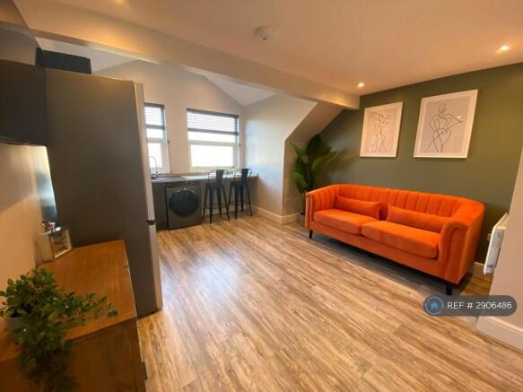2 bed Flat to rent Image 4