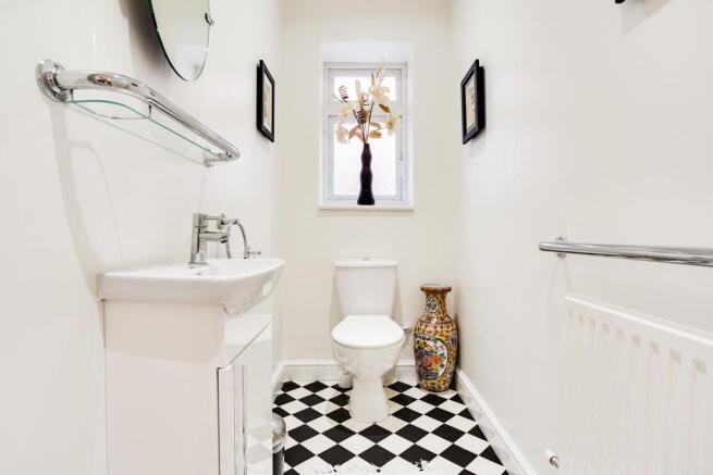 Cloakroom/wc