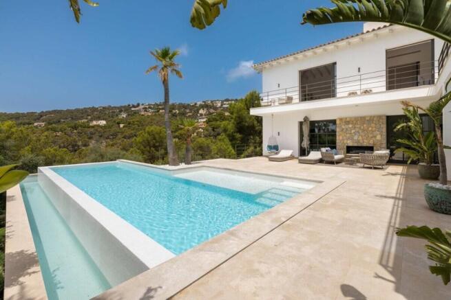 02 monport Zeitlose Designvilla kaufen pool