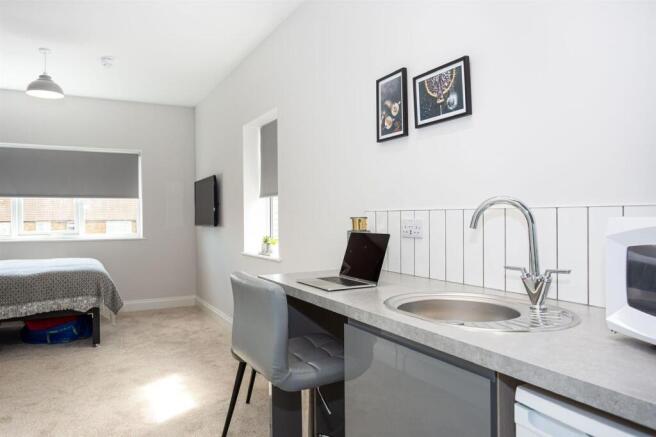 3 eastwoodbury lane rm 6 .3.jpg