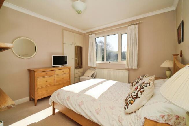 4 bed Detached for sale Image 9