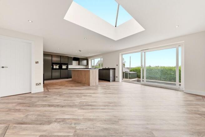 4 bed Detached for sale Image 10