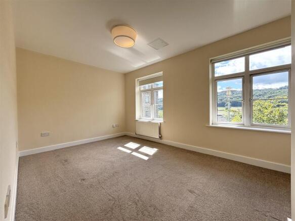 2 bed Apartment for sale Image 4