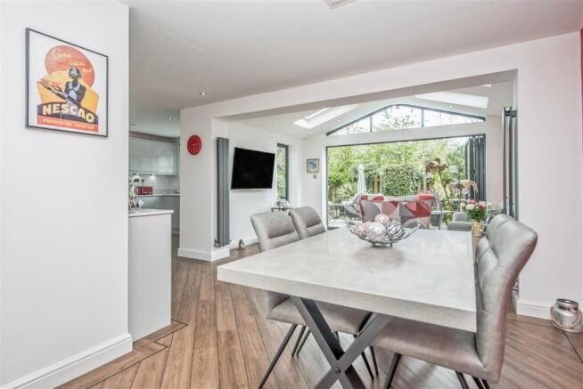 4 bed Detached for sale Image 11