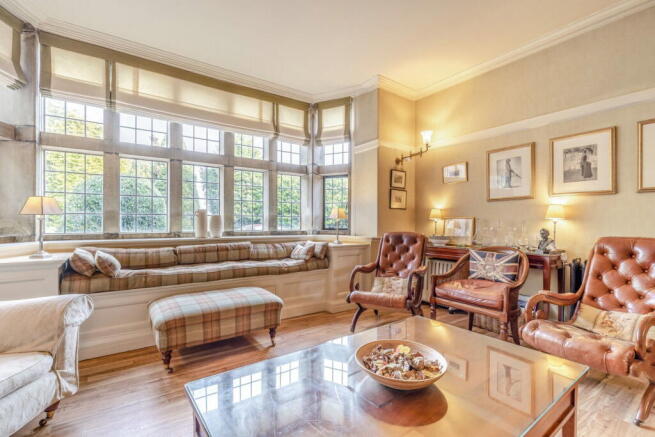 5 bed Detached for sale Image 7