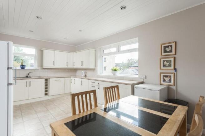 4 bed Detached for sale Image 4