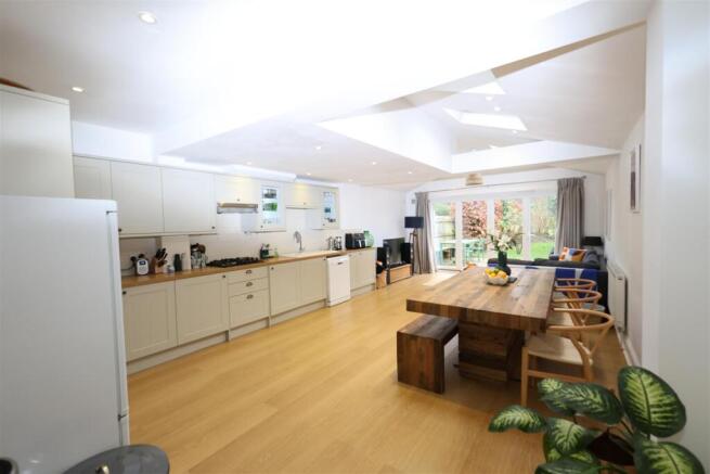 KITCHEN/FAMILY ROOM