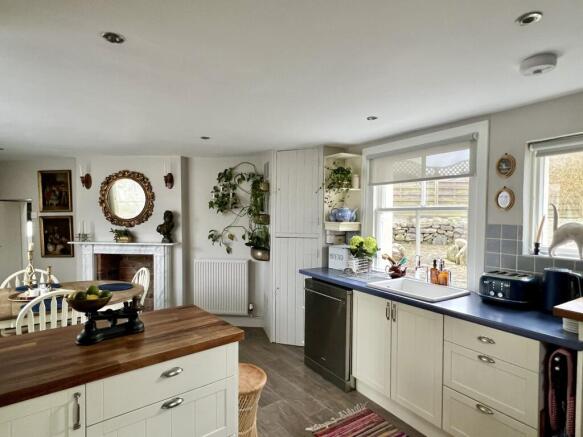 Dirrydan, 3 Castle Bank, Kirkcudbright - Williamso