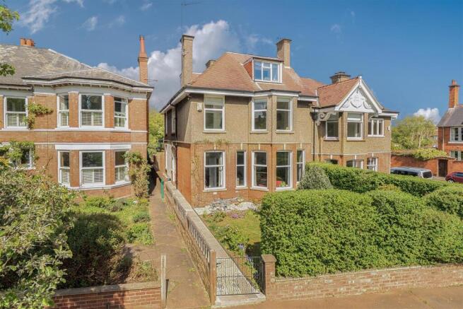 Abington Avenue, Northampton