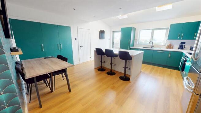 3 bed Terraced for sale Image 5
