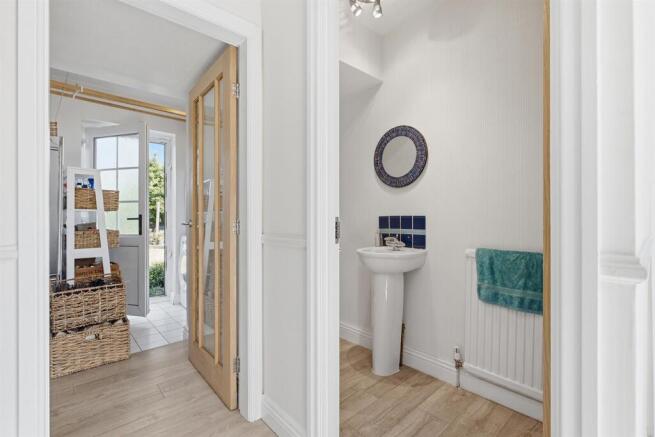 4 bed Detached for sale Image 12