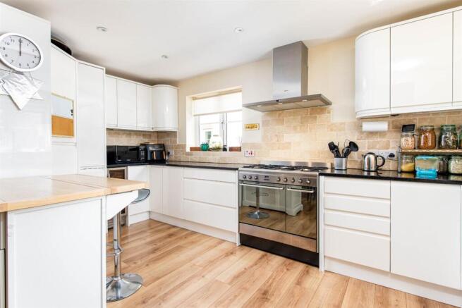 Kitchen_2.jpg