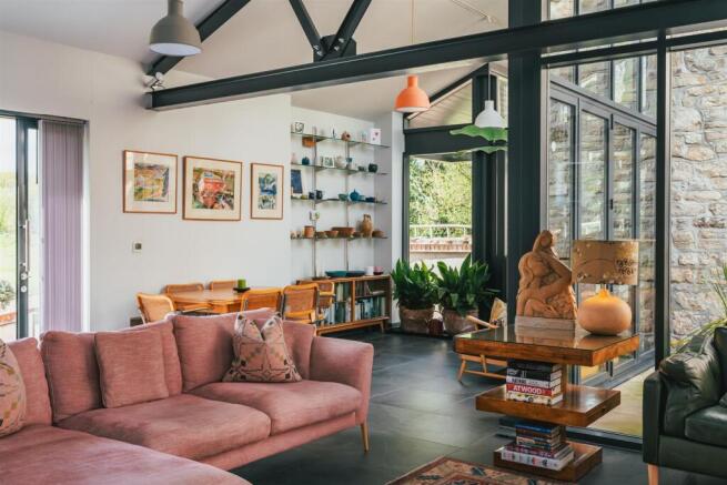Lounge/Dining Room