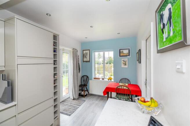 4 bed Detached for sale Image 6