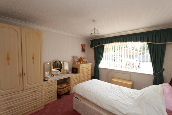 56 The Grove Bed 1 4142.JPG