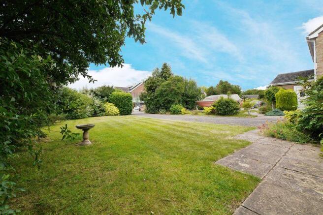 FRONT GARDEN