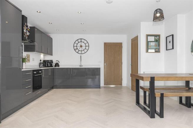 Kitchen 2.jpg