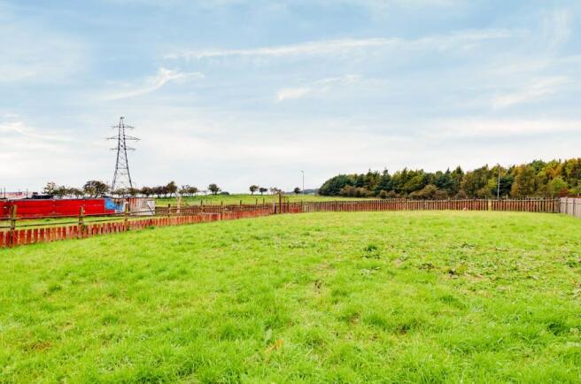 Lochlands Farm, Larbert, Falkirk, FK5 3NN photo 4