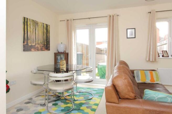 LIVING ROOM / DINING