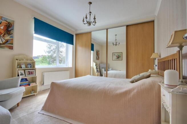3 bed Semi-Detached for sale Image 8