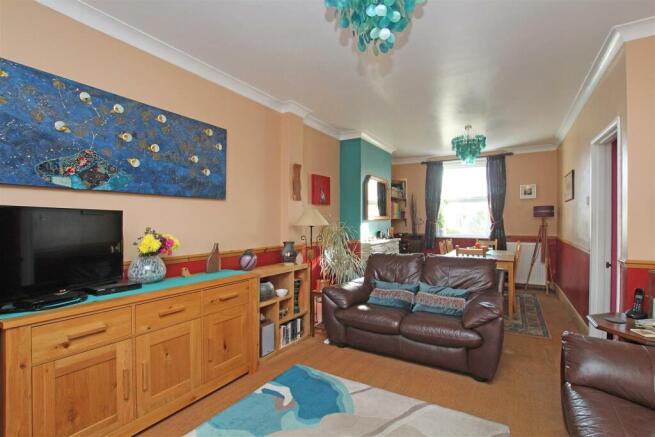 8NR - Sitting room 2.jpg