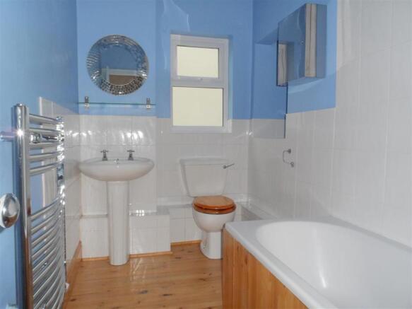 FAMILY BATHROOM