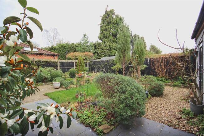 4 bed Detached for sale Image 11