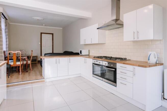 6 bed House Share to rent Image 5