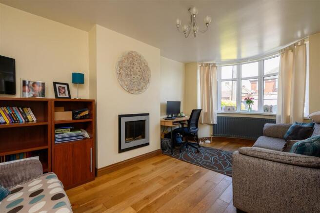 4 bed Semi-Detached for sale Image 11