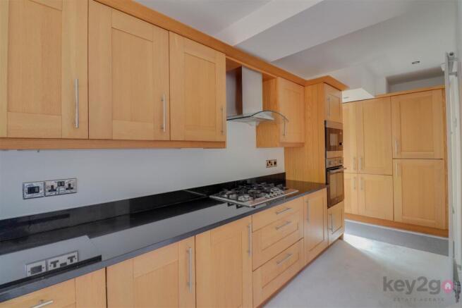 3 bed Semi-Detached to rent Image 7