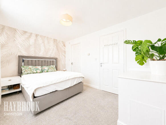 4 bed Detached for sale Image 11