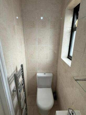447c - en suite.jpeg