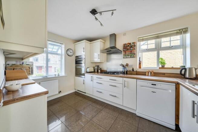 4 bed Detached for sale Image 8