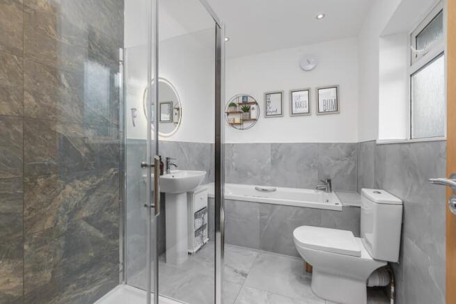 4 bed Detached for sale Image 10