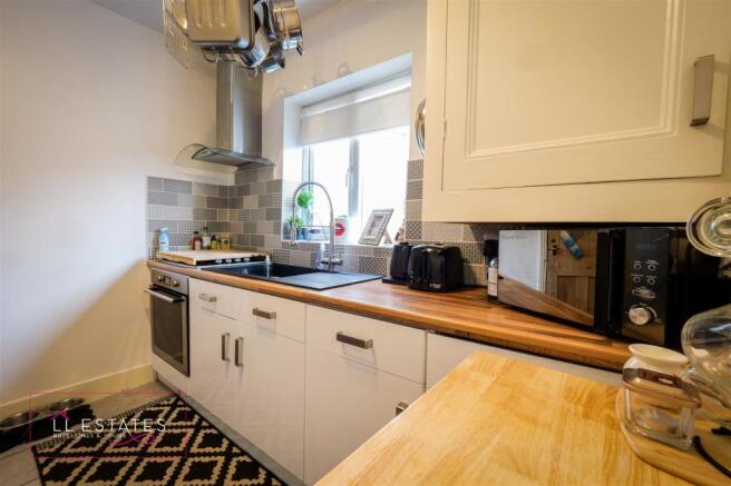 kitchen 2.jpg