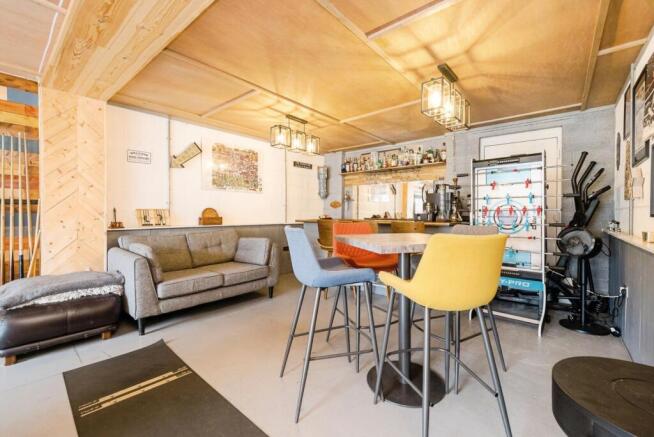 Bar/Garden Room