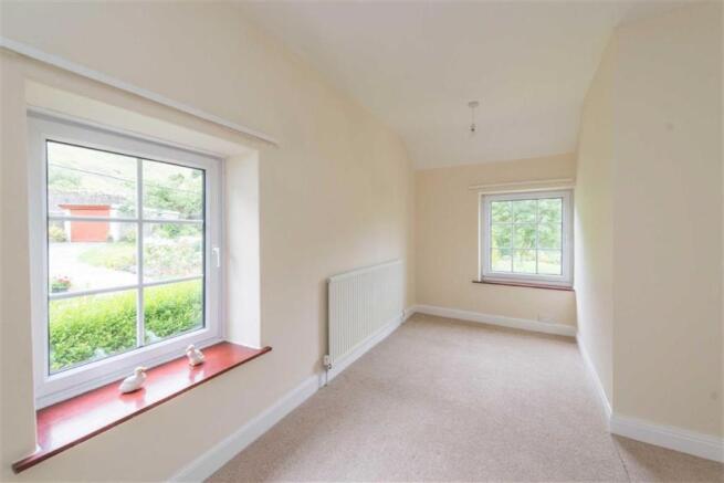 'L' shaped Bedroom T