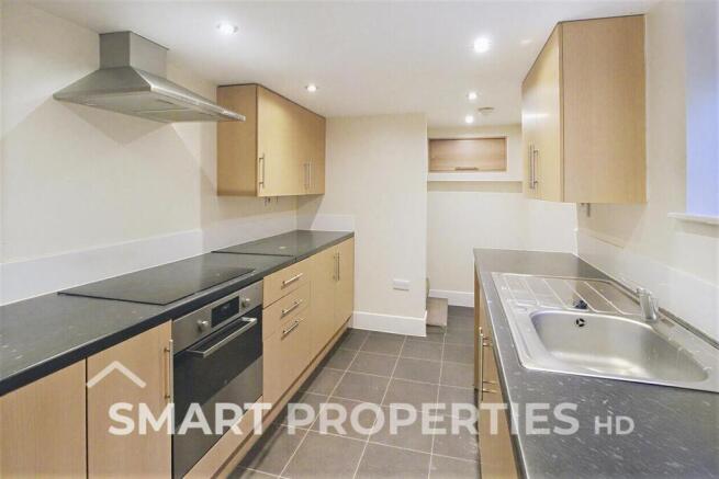 2 bed Terraced to rent Image 5