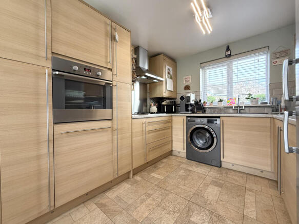 Glan Yr Afon, Cwmbach, Aberdare photo 5