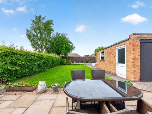 4 bed Semi-Detached Bungalow for sale Image 9