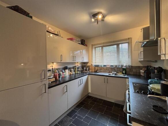 2 bed Apartment for sale Image 11