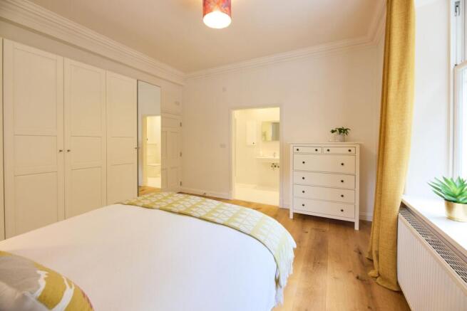 6 bed Semi-Detached for sale Image 8