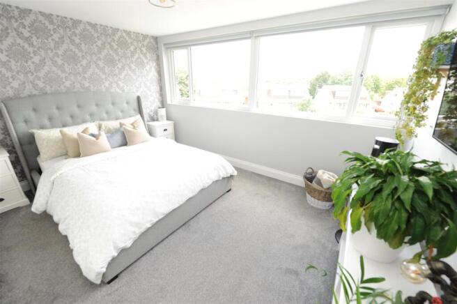 3 bed Town House for sale Image 11