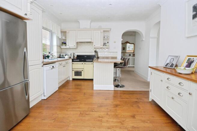 Lyndhurst Avenue, Whitton, Twickenham, TW2 photo 4