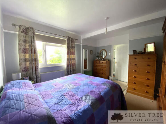 4 bed Detached Bungalow for sale Image 8