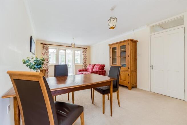 bingalow-derby-close-epsom-downs-116.jpg