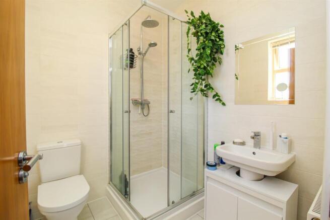 4 bed Detached for sale Image 10