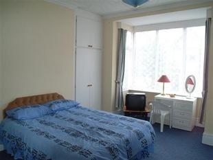 MASTER BEDROOM (FRONT)