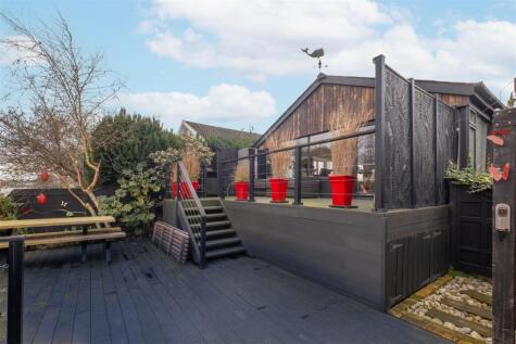 The Island, Thames Ditton