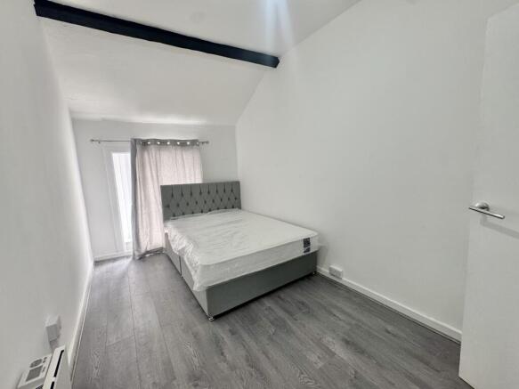 2 bed Apartment to rent Image 5